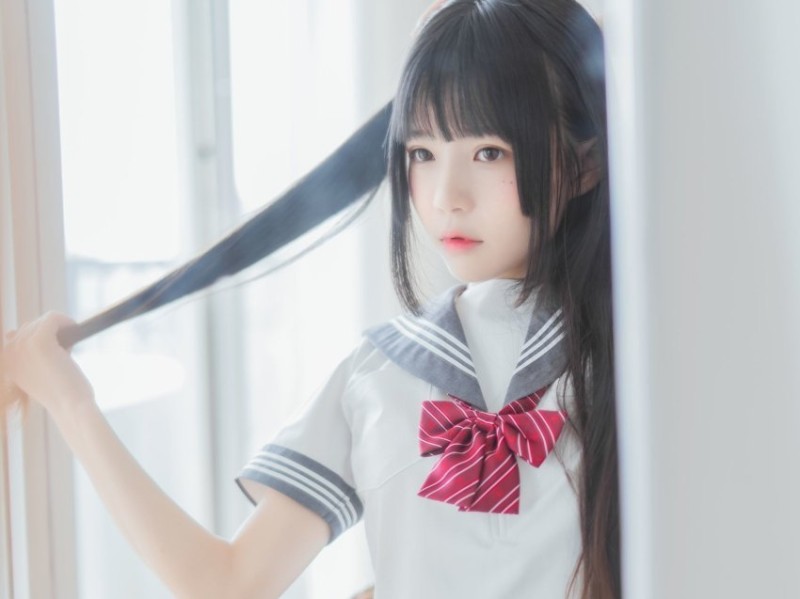 桜桃喵《心形胖次》：青春气息与俏皮诱惑的完美融合